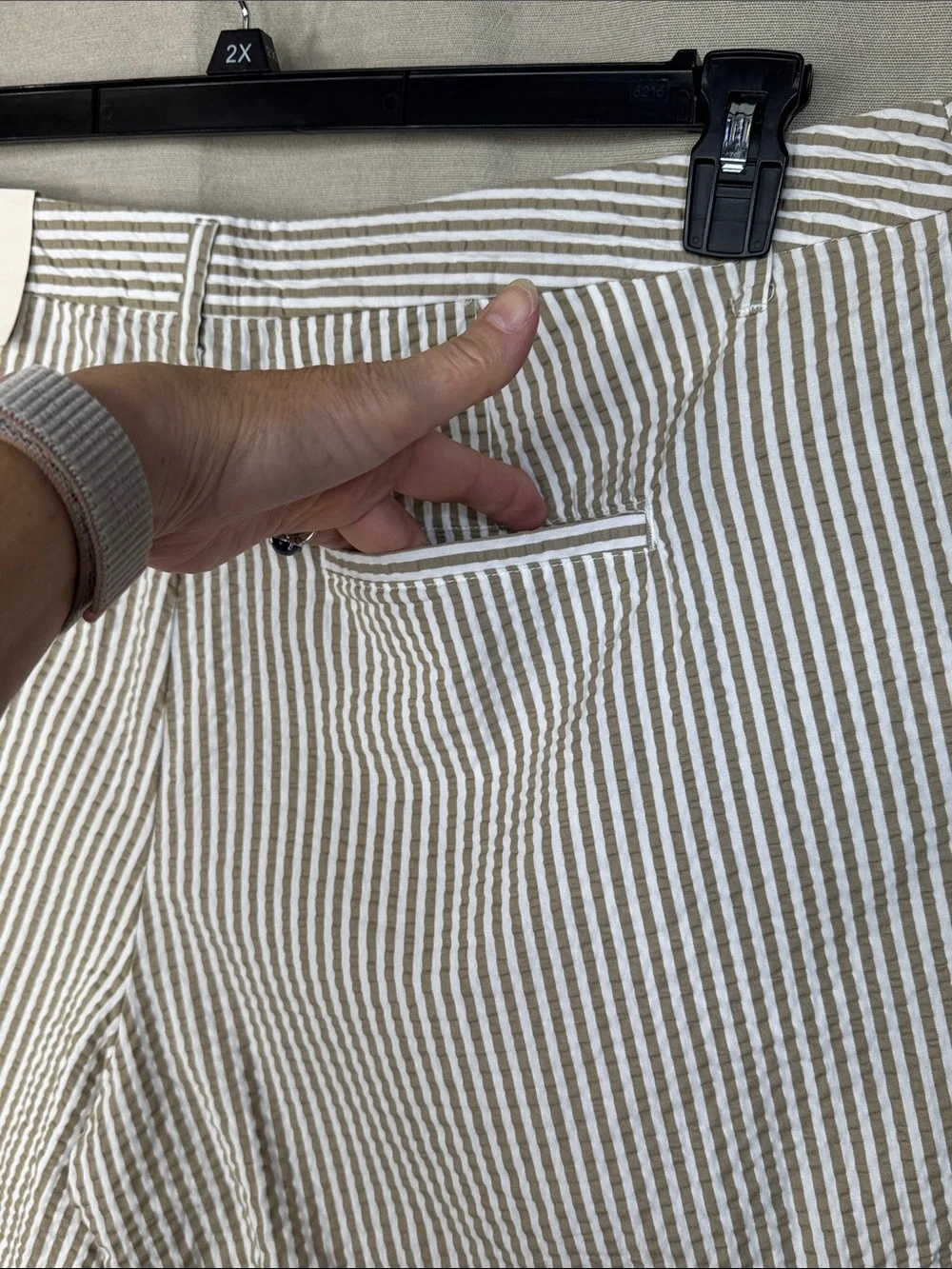 a new day Shorts White/Tan Striped Seersucker in Size18  NWT